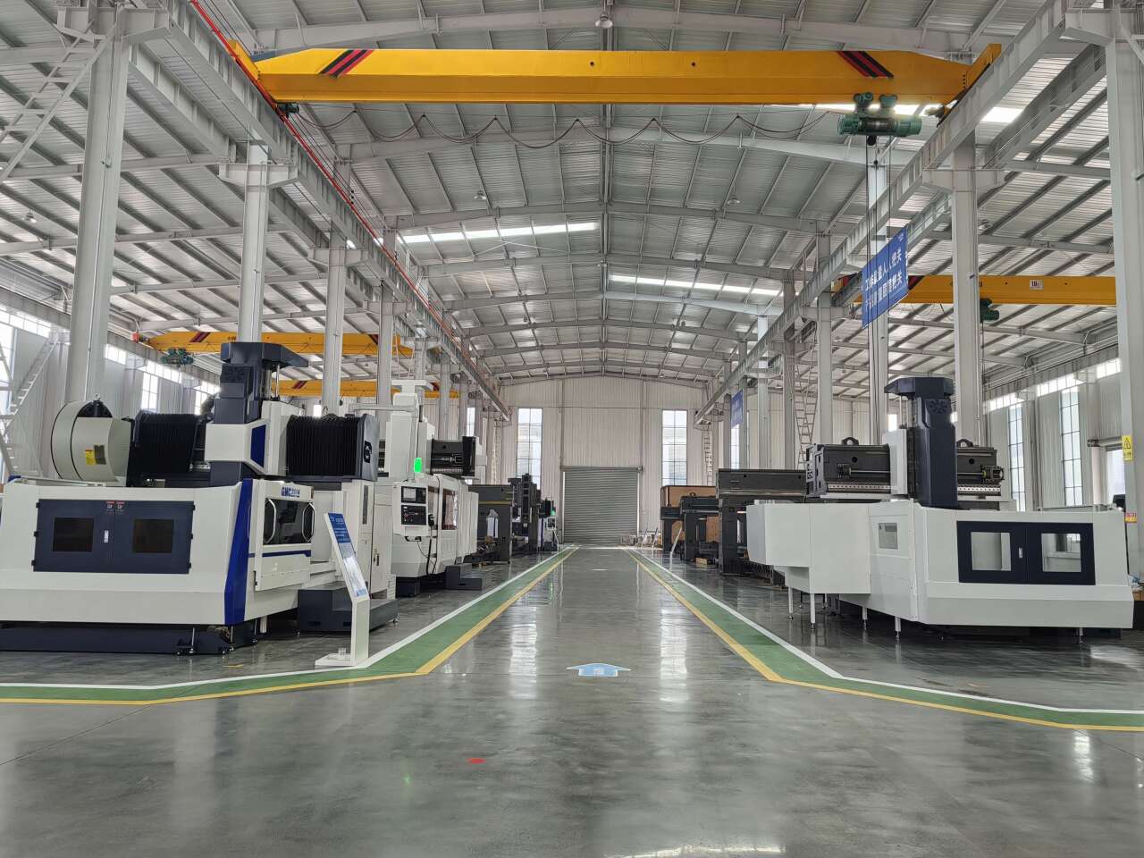What are the advantages of machining centers and why choose a machining center