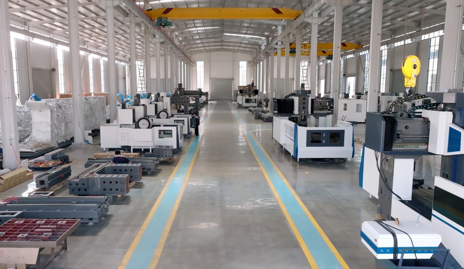 What are the advantages of machining centers and why choose a machining center