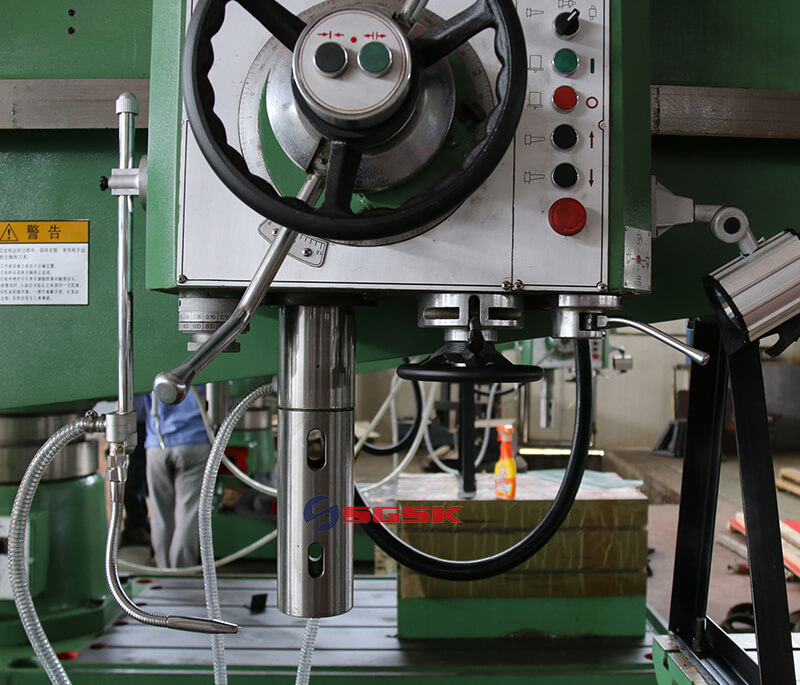 hydraulic radial drilling machine