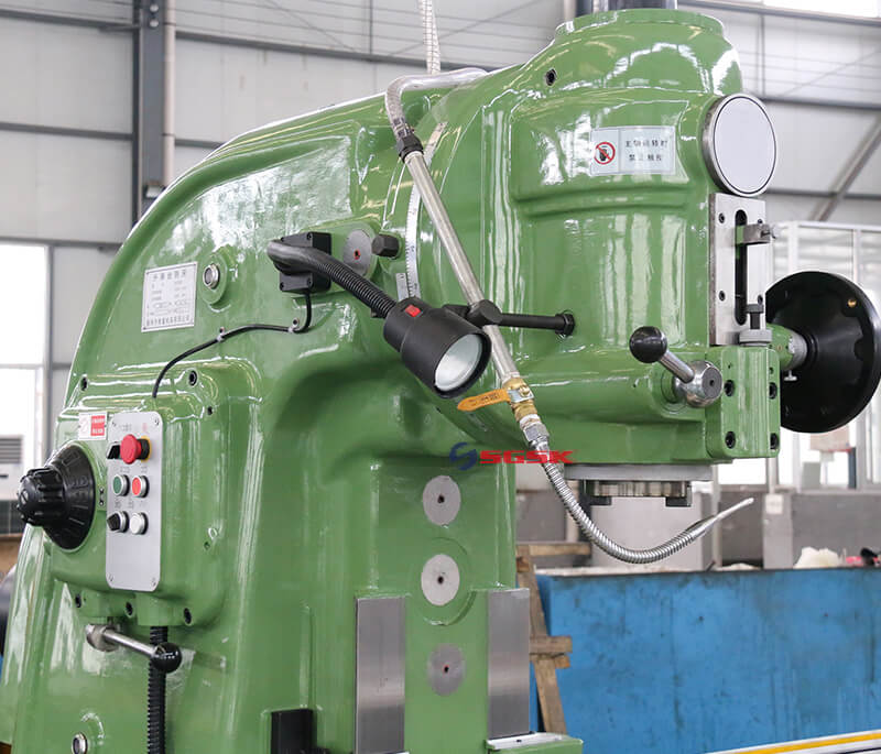 universal milling machine