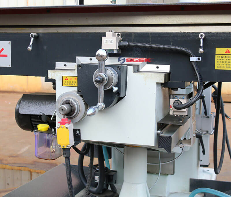 Turret Milling Machine