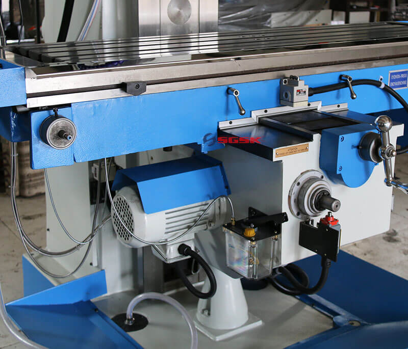 Turret Milling Machine