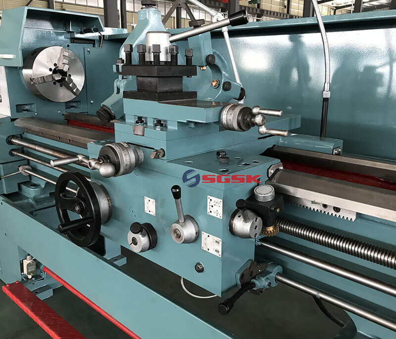 universal lathe machine