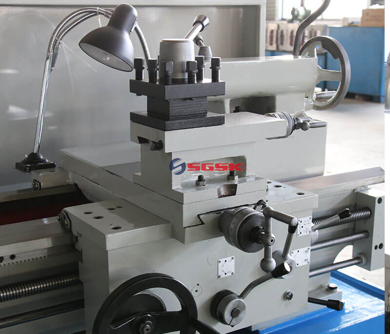 horizontal lathe machine