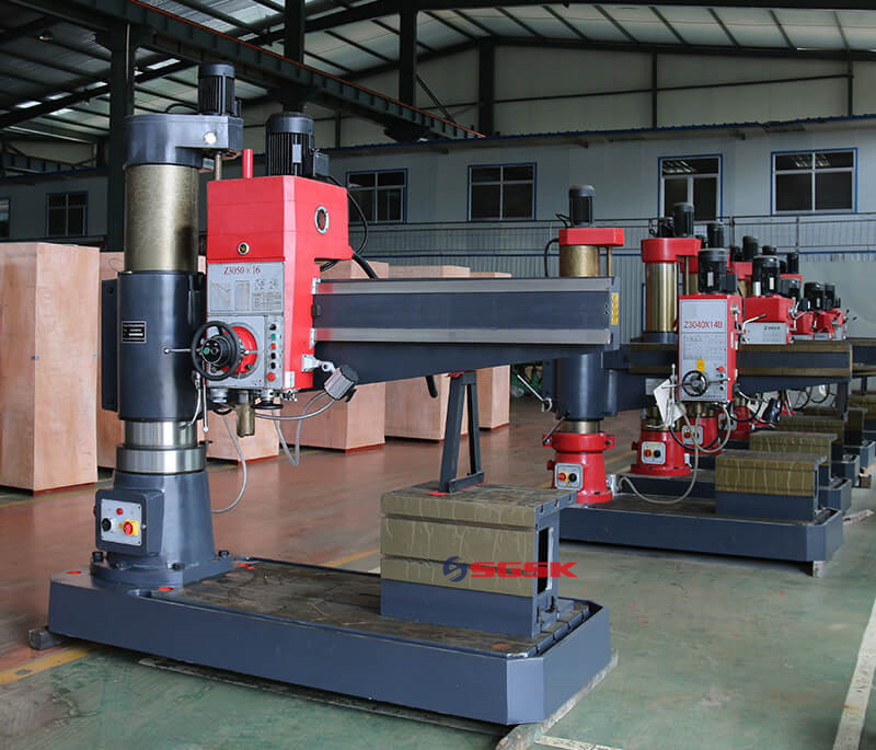 Daily maintenance method of radial drilling machine