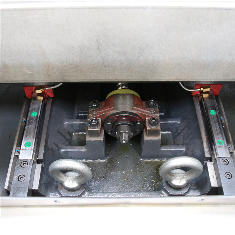 Line rail to hard rail? How to choose the guide rail of the machining center?