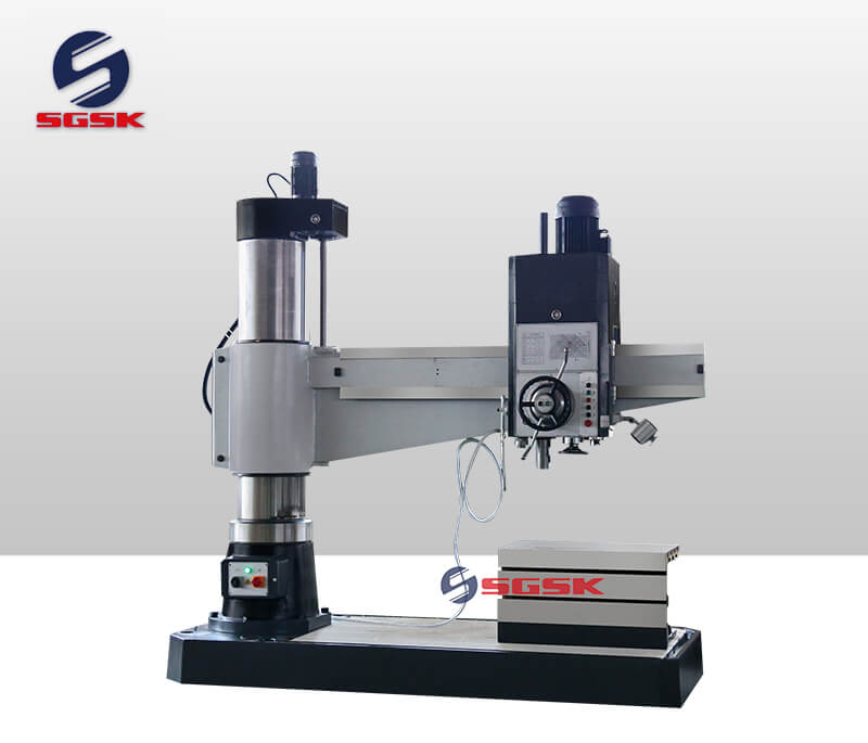 Daily maintenance method of radial drilling machine