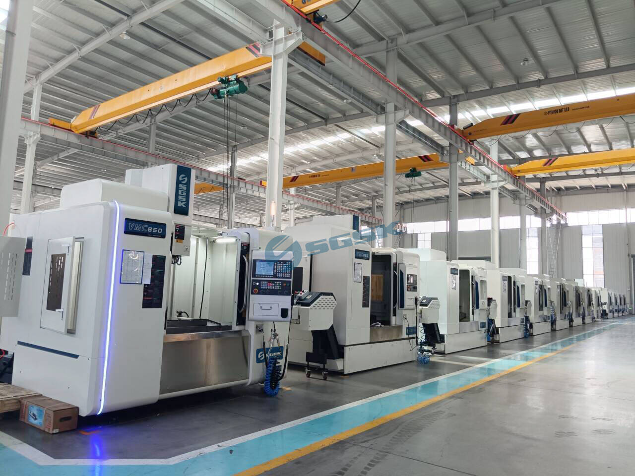 What are the repeatability accuracy standards for machining centers